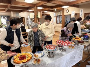 バイキング形式の茶話会